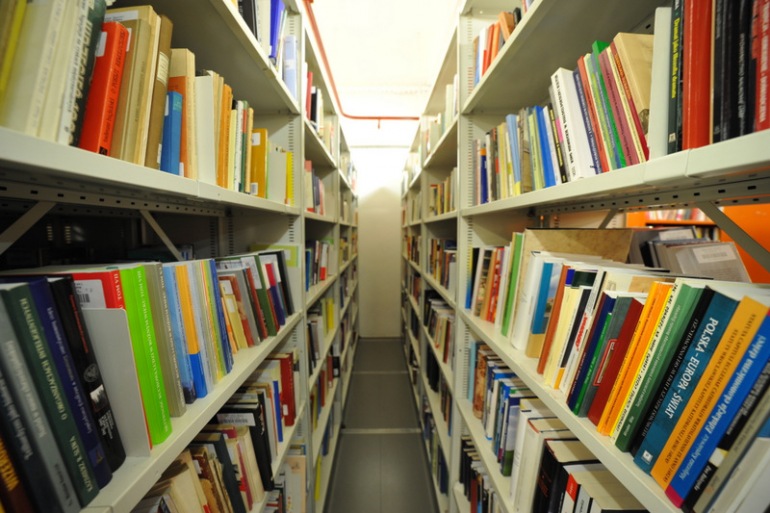 Zdjęcie nagłówkowe otwierające podstronę: Wystawa zagranicznych książek naukowych na UO