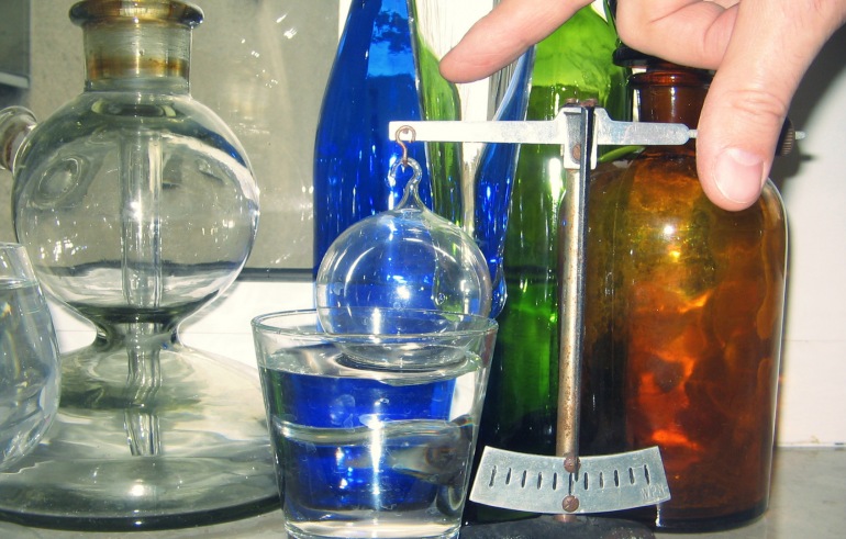 Zdjęcie nagłówkowe otwierające podstronę: „Cztery żywioły”: pokaz eksperymentów związanych z wodą