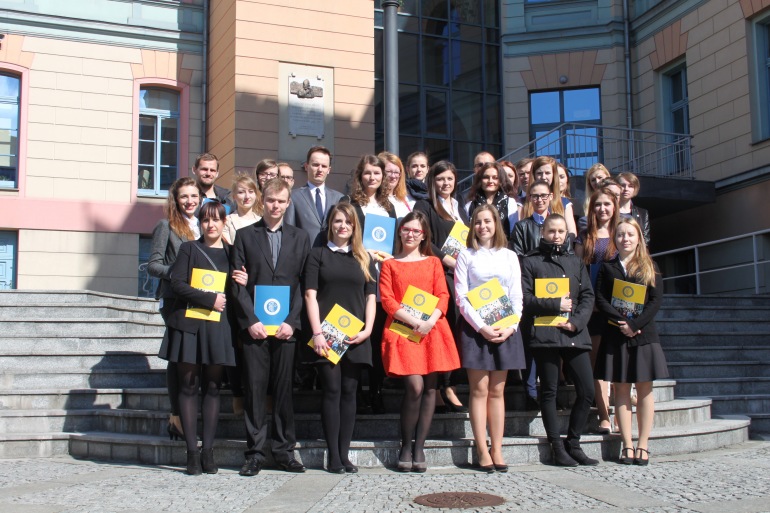 Zdjęcie nagłówkowe otwierające podstronę: Nagrodzono studentów Uniwersytetu Opolskiego