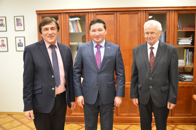 Zdjęcie nagłówkowe otwierające podstronę: Ambasador Kazachstanu gościem Uniwersytetu Opolskiego