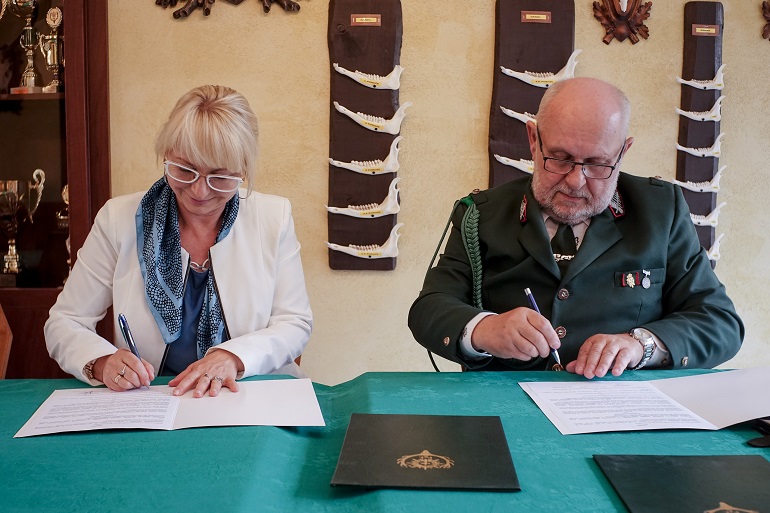 Zdjęcie nagłówkowe otwierające podstronę: Umowa UO z Zarządem Głównym Polskiego Związku Łowieckiego