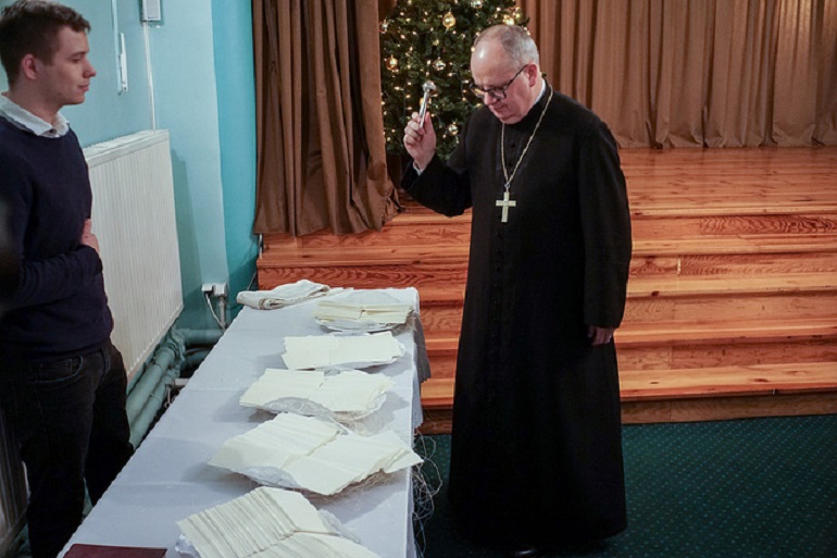 Zdjęcie nagłówkowe otwierające podstronę: Ksiądz biskup Andrzej Czaja zaprasza na opłatek akademicki