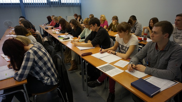 Zdjęcie nagłówkowe otwierające podstronę: Zapisy na egzaminy Cambridge English FCE, CAE, PROFICIENCY trwają