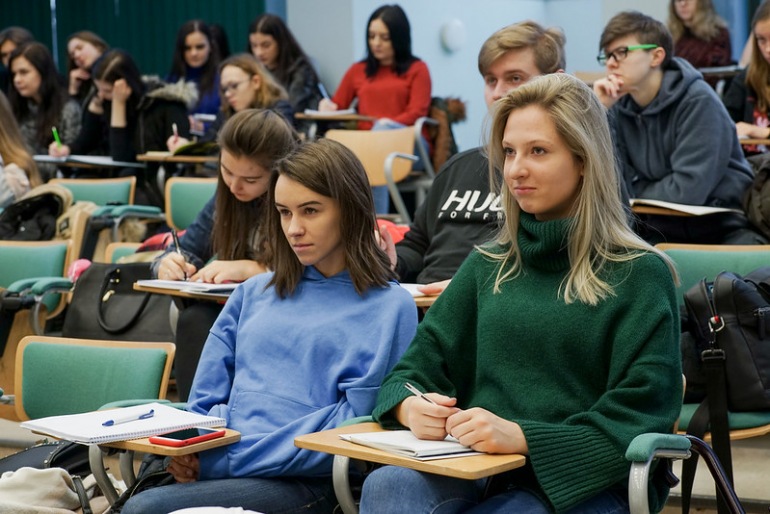 Zdjęcie nagłówkowe otwierające podstronę: Ponad stu maturzystów na kursie przedmaturalnym na UO