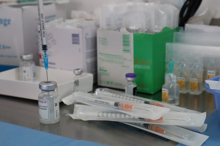 Zdjęcie nagłówkowe otwierające podstronę: Uniwersytecki Szpital Kliniczny zaprasza na szczepienia przeciw Covid-19 i bezpłatne testy antygenowe