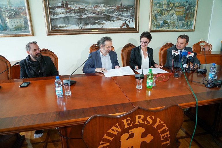 Przeniesienie do informacji o tytule: University of Opole and Gallery of Contemporary Art signed agreement  